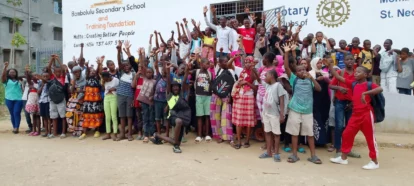 Visiting science teacher and 100 pupils from the state school